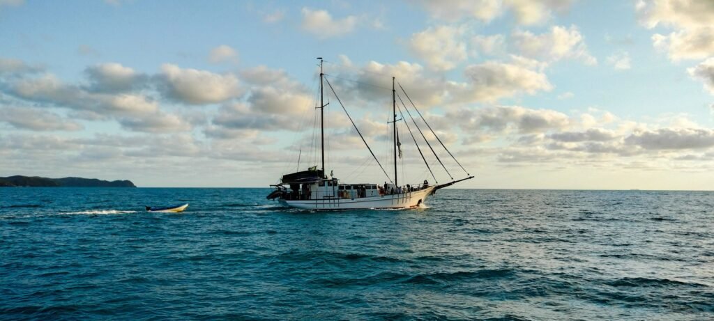 Zeilschip op zee bij de Whitsundays