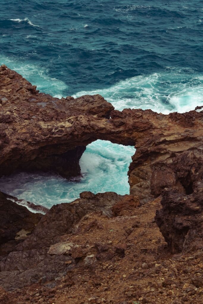 Rotsformatie aan de kust van Aruba