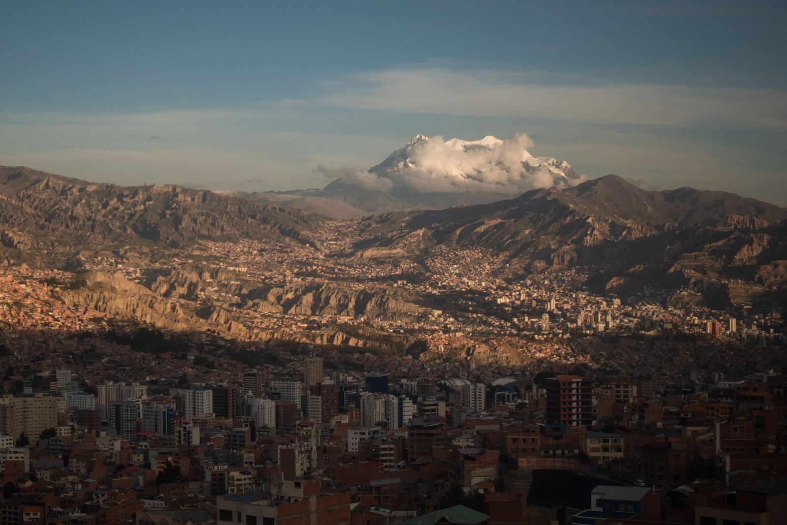 La Paz in de vallei met de Illimani