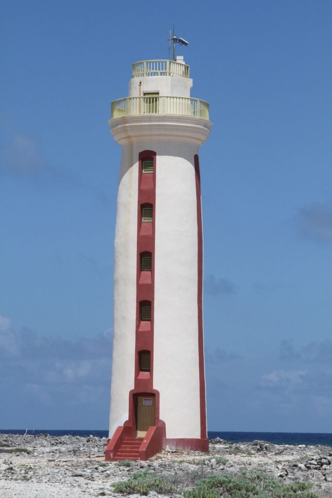 Vuurtoren aan de kust van Bonaire