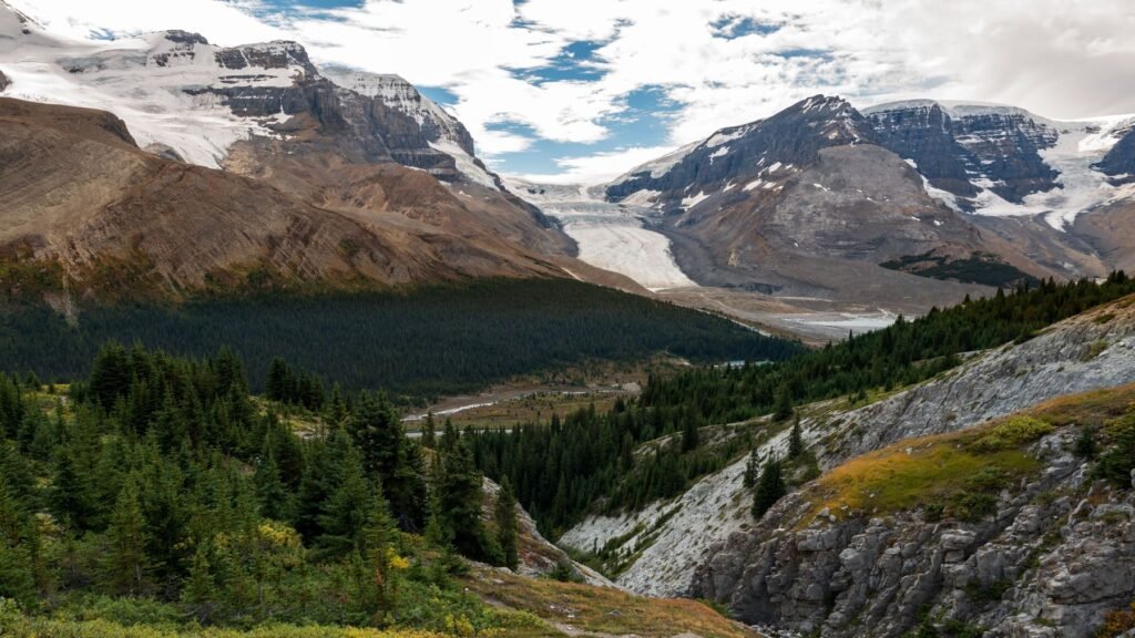 De Athabasca-gletsjer bij het Columbia Icefield
