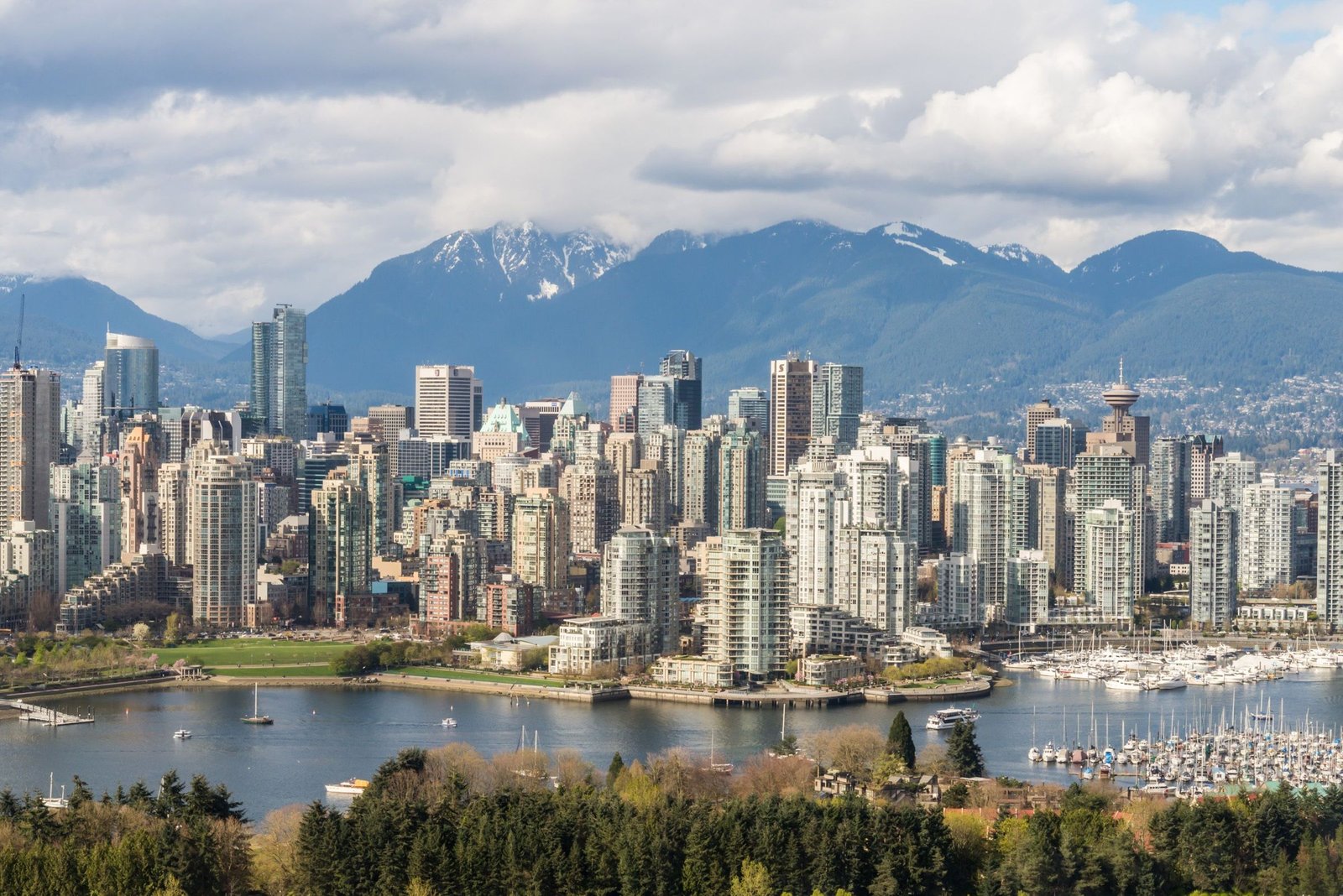 Skyline van Vancouver met de bergen
