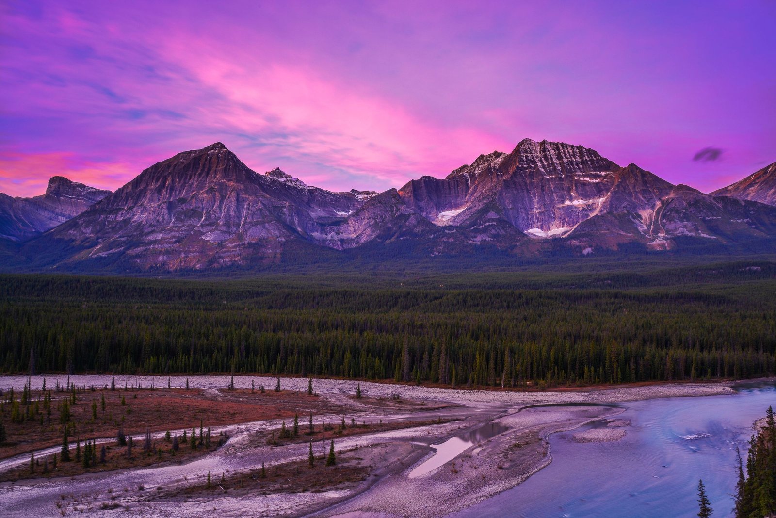 De Canadese Rockies bij zonsondergang