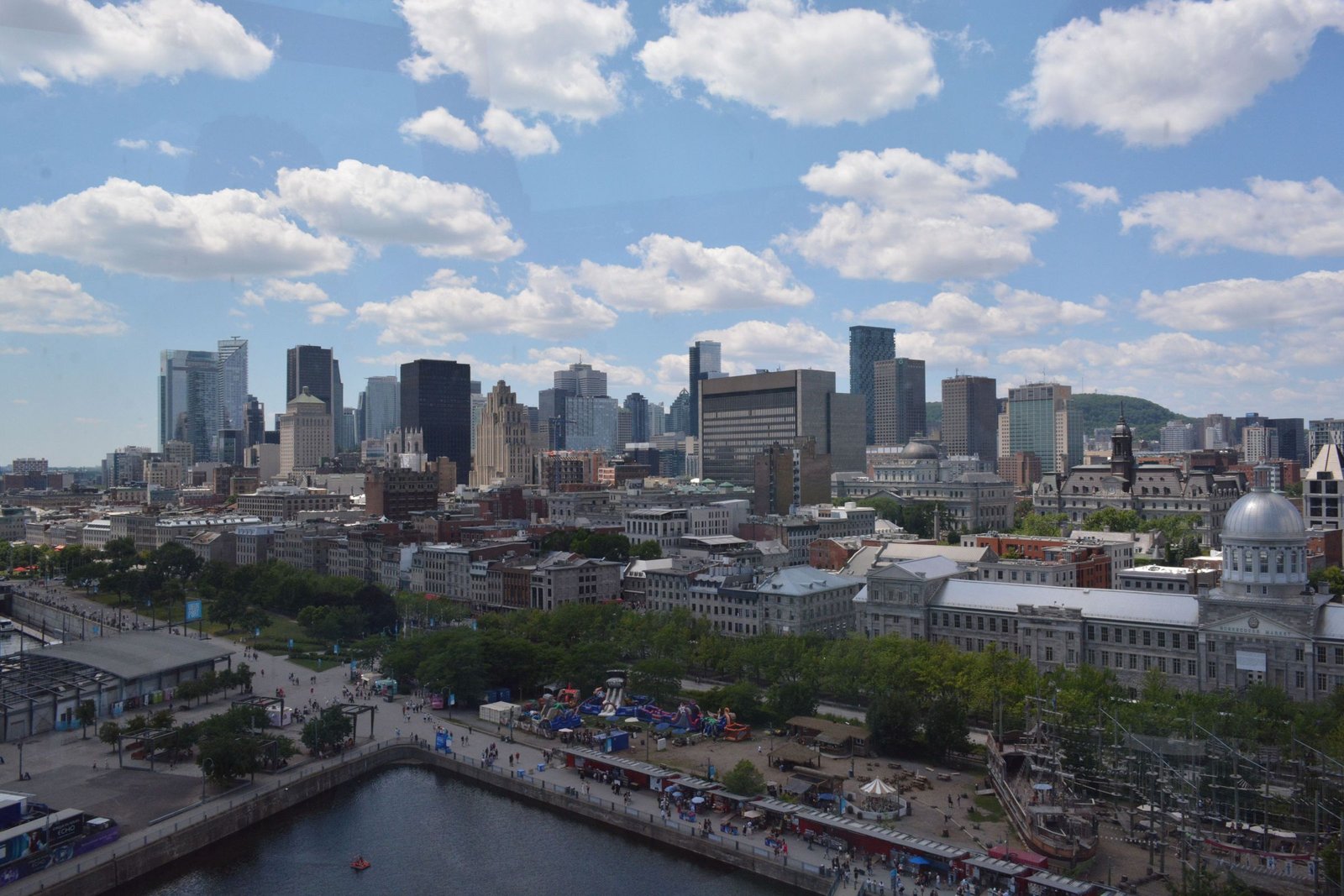 De Oude Haven van Montreal van bovenaf