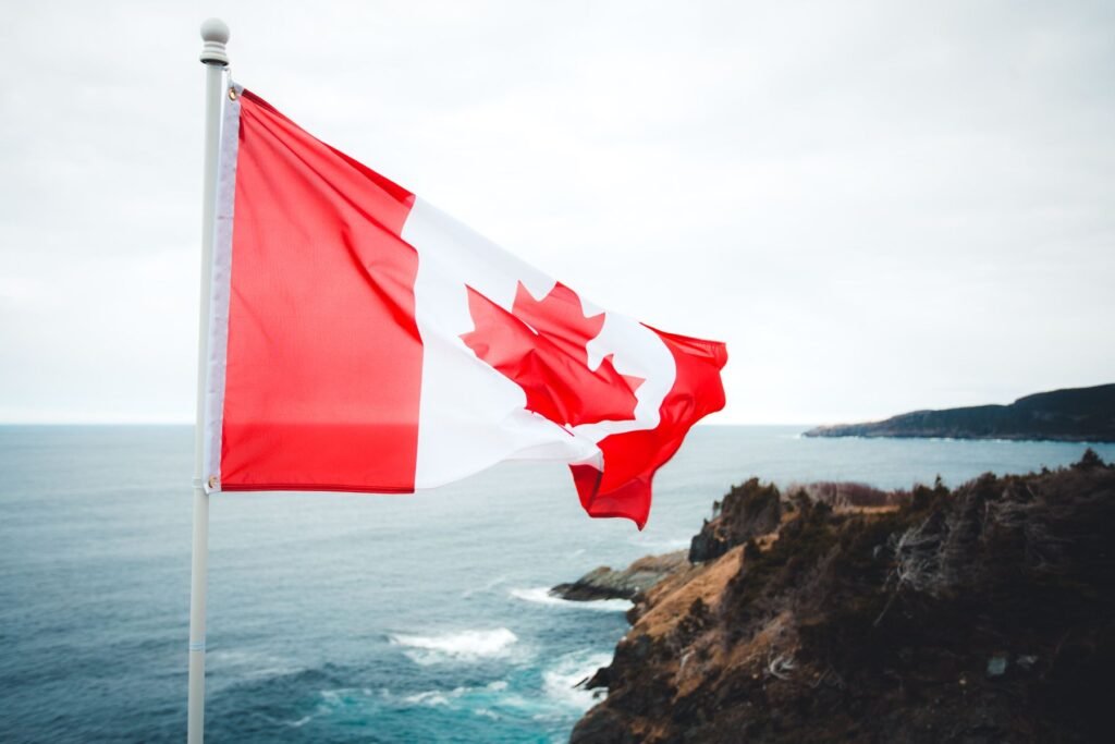 Canadese vlag aan de kust