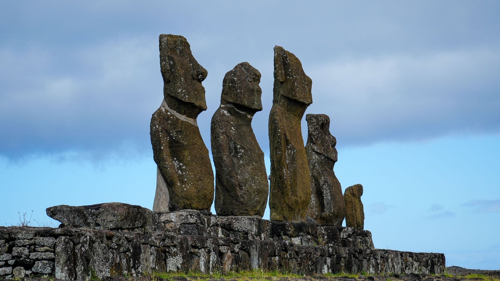 Moai op een ahu op Paaseiland