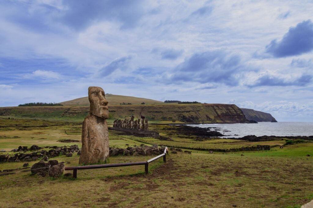 Moai aan de kust van Paaseiland