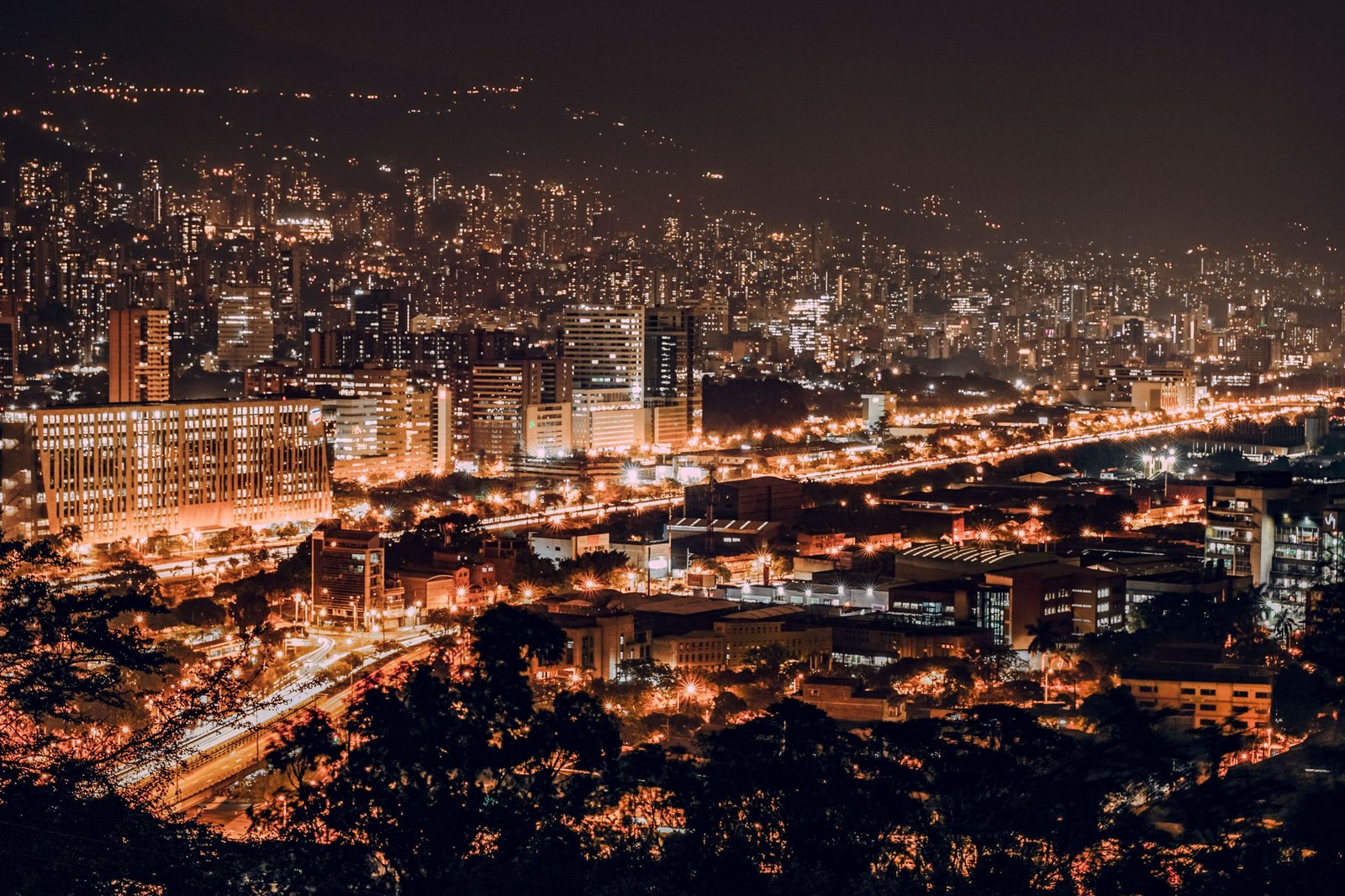 Medellín bij nacht