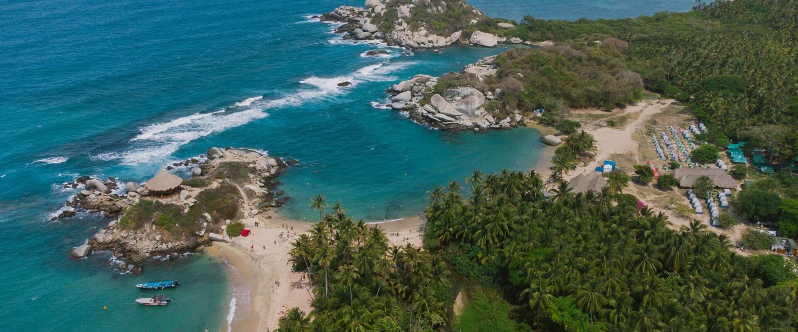 Luchtfoto van de kust van Tayrona