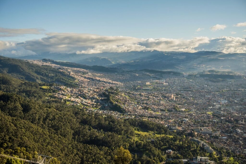 Een koloniaal plein in een Colombiaans bergdorp
