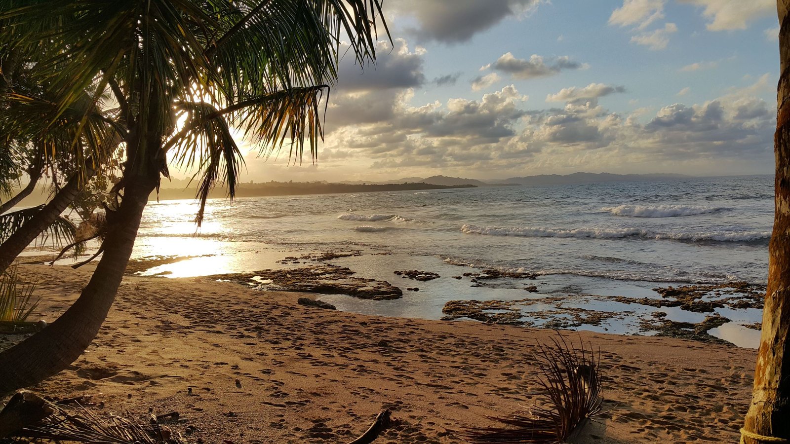 Zonsondergang aan het strand van Puerto Viejo
