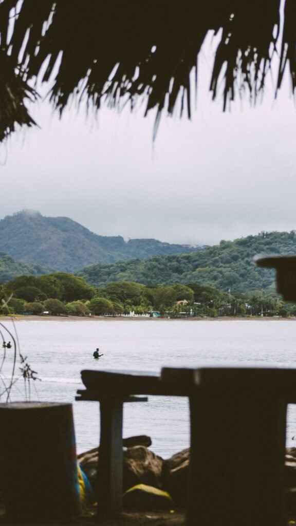Meer tussen de heuvels in Guanacaste