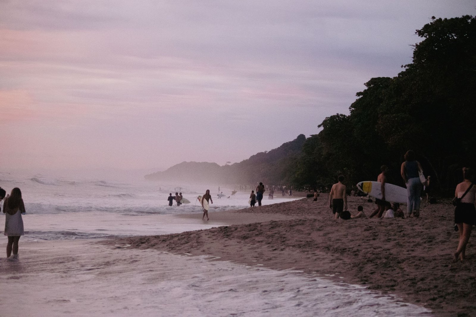 Avond aan een surfstrand in de provincie Puntarenas