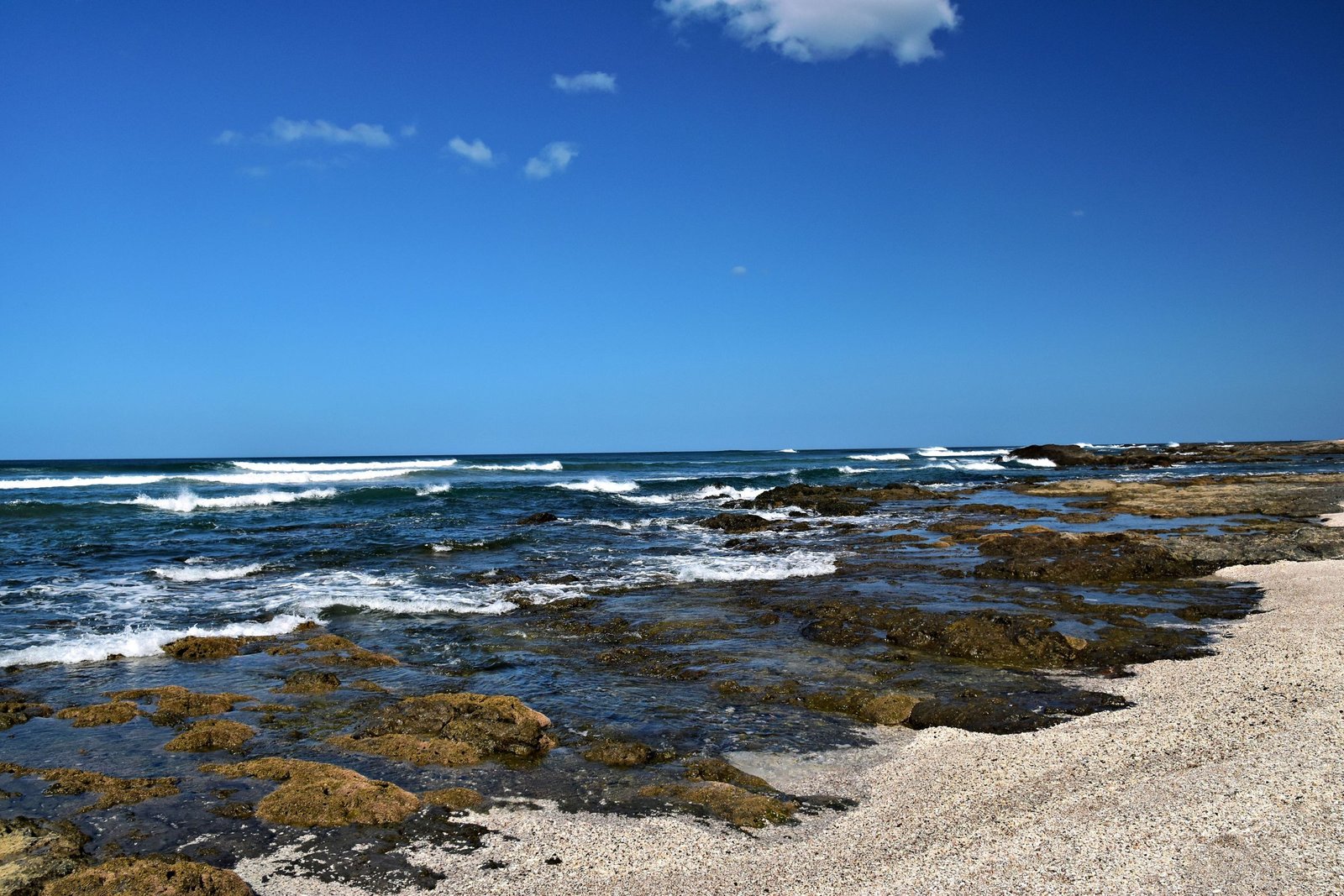 De rotsige kust van Tamarindo