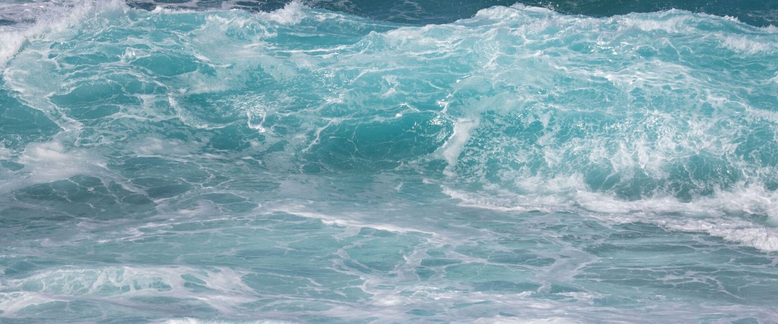 Krachtige golven op de Atlantische Oceaan