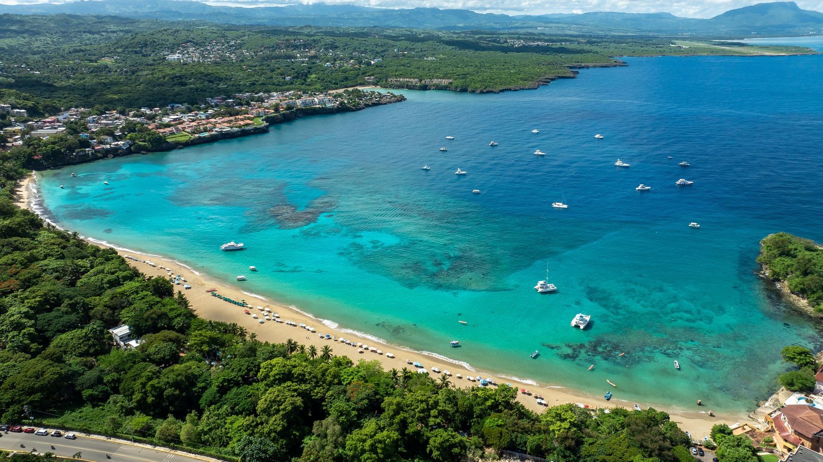 Baai bij Puerto Plata van bovenaf