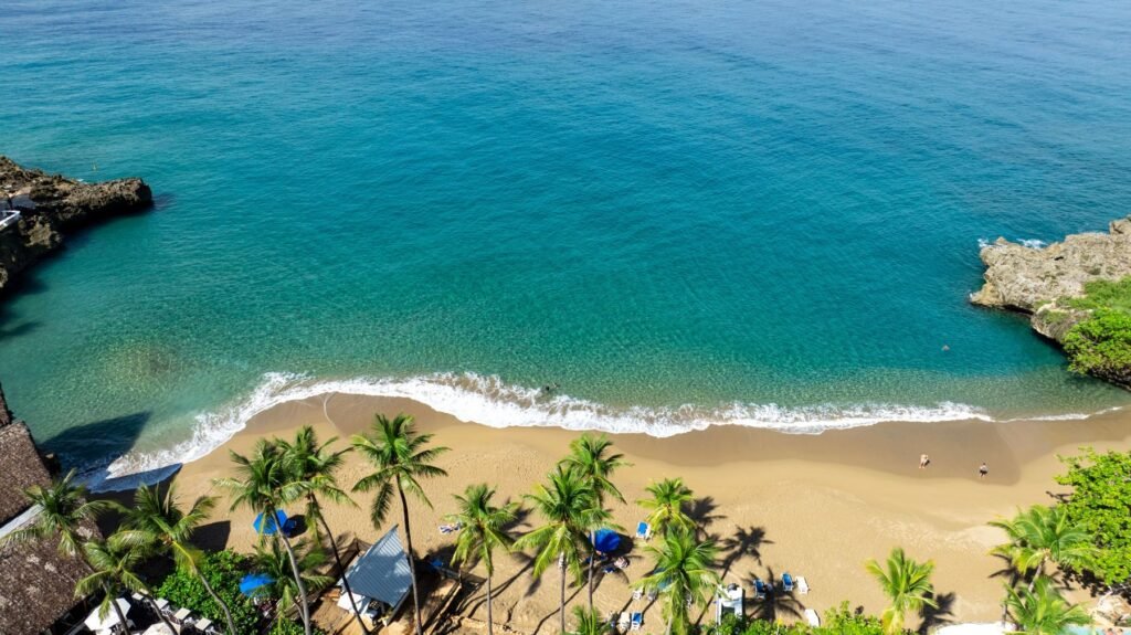 Strand aan de noordkust bij Puerto Plata