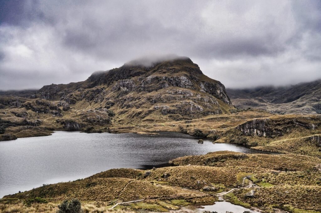 Meer tussen de bergen in Nationaal Park El Cajas bij Cuenca