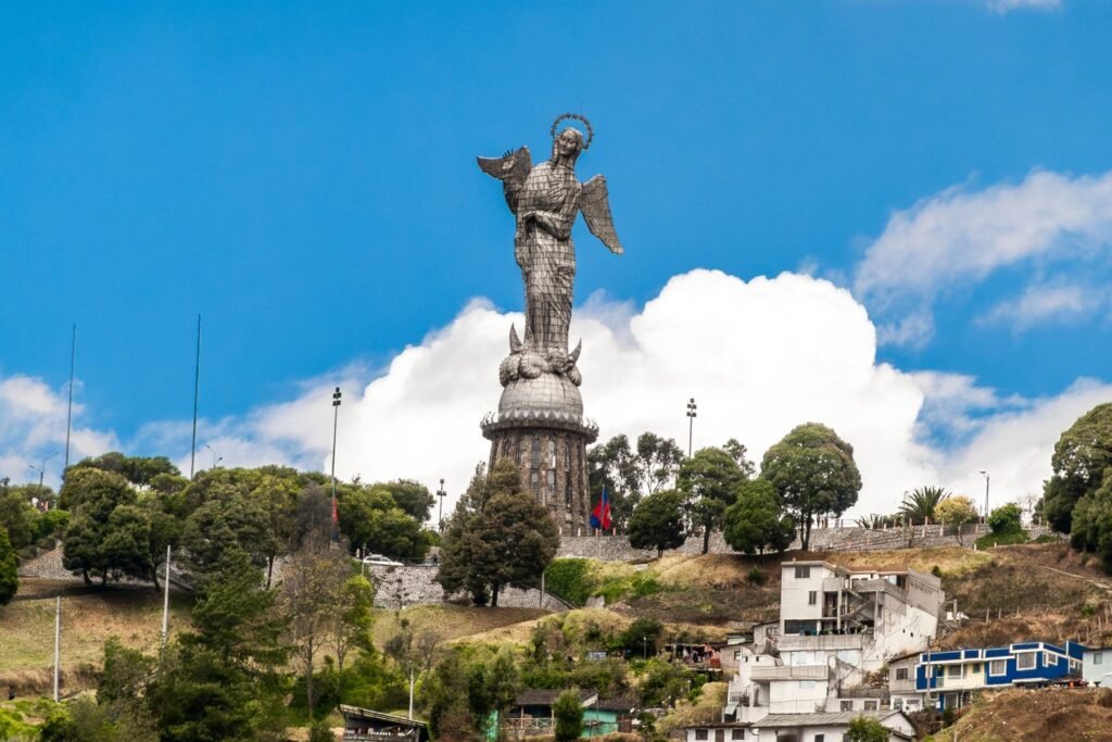 Het engelenbeeld op de Panecillo boven Quito
