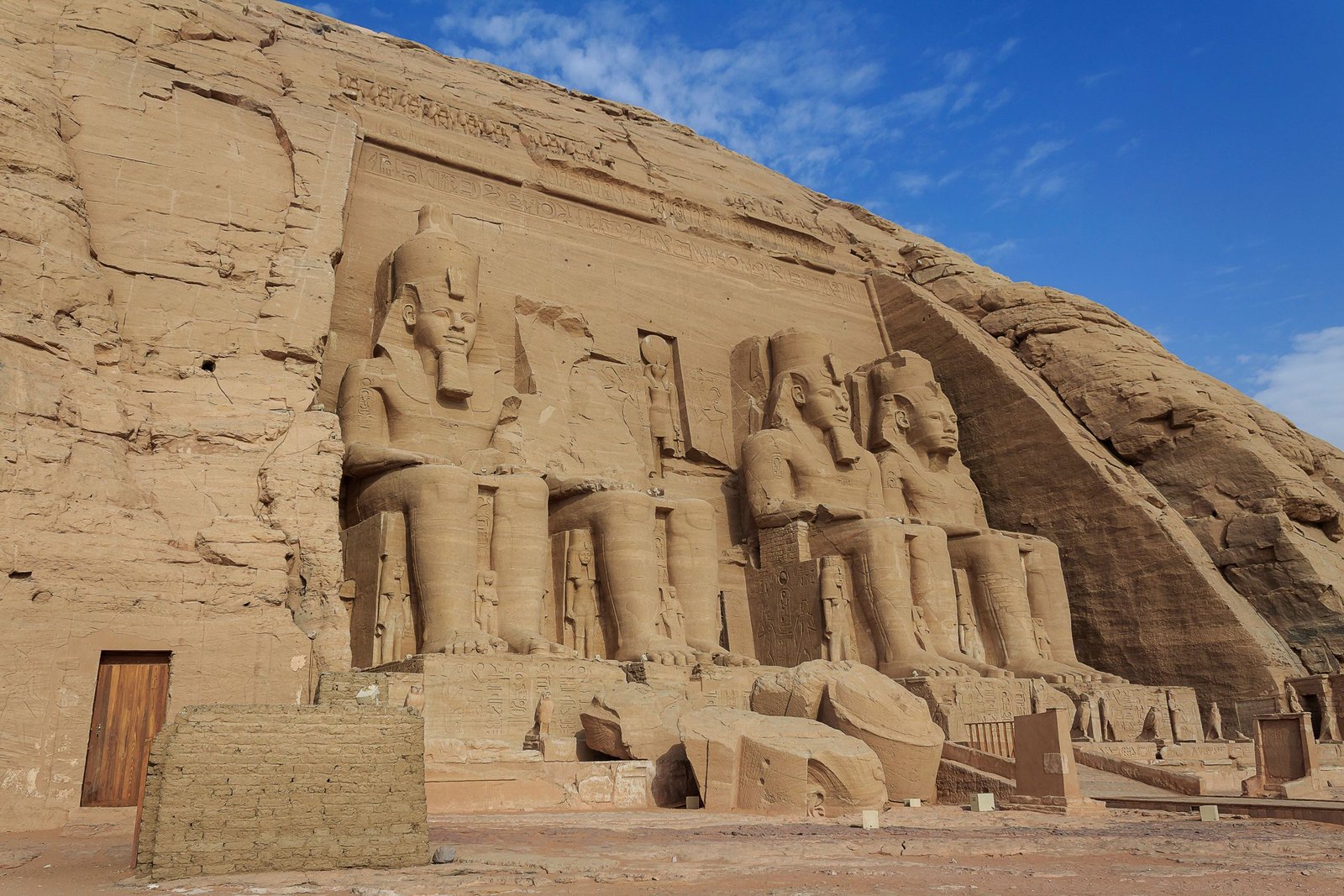 De tempels van Abu Simbel uitgehouwen in de rots