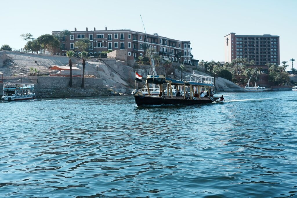 Rondvaartboot op de Nijl bij Aswan