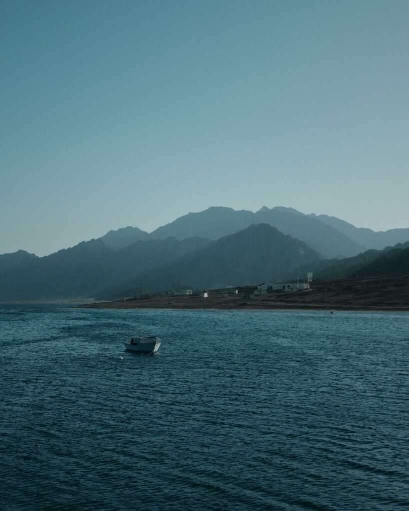 Baai met bergen bij Dahab