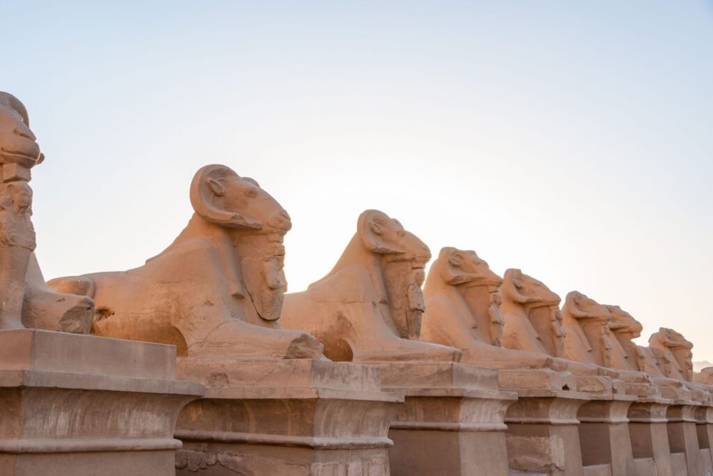 Rij ramsfinxen bij Karnak