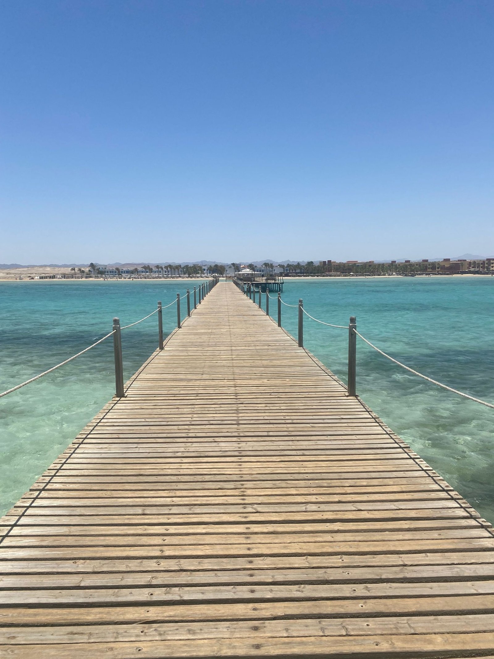 Lange steiger in de Rode Zee bij Marsa Alam