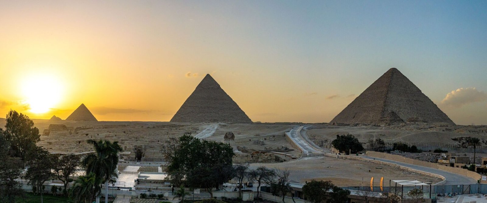 Zonsondergang bij de piramides van Gizeh