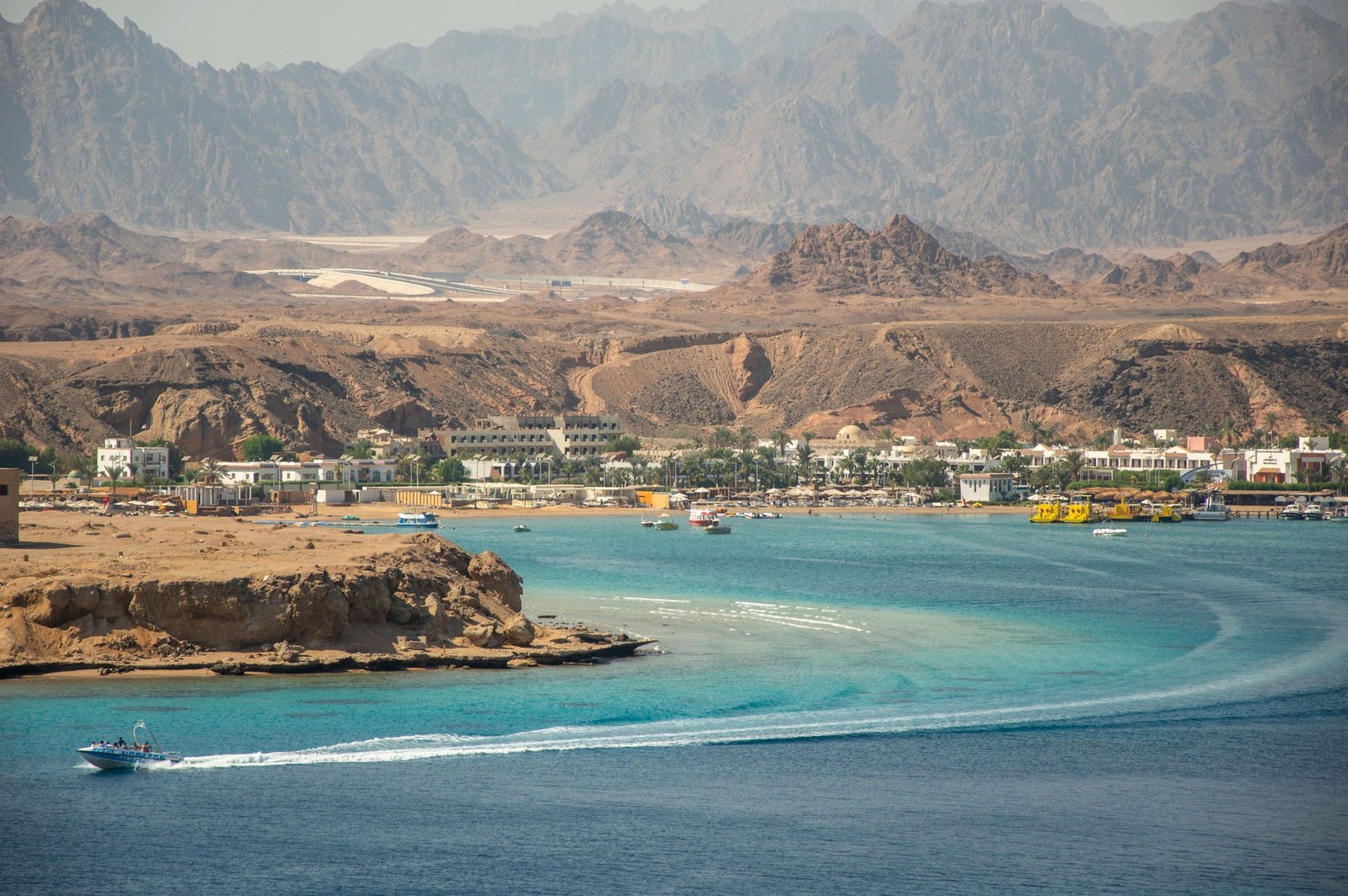 Baai met turquoise water in Sharm el-Sheikh