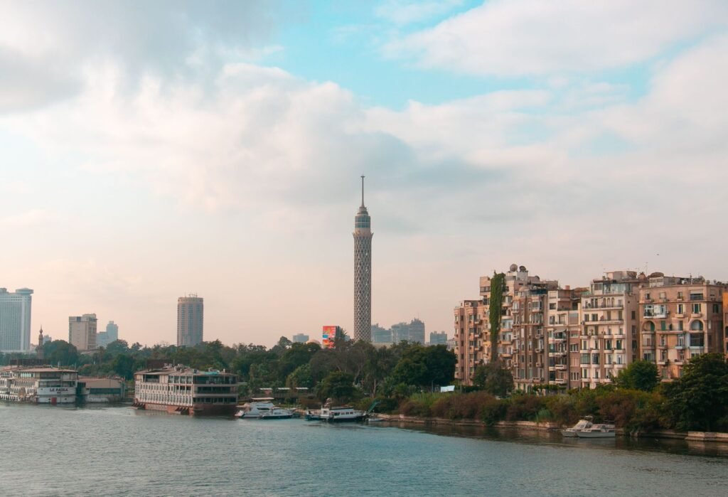 De Nijl in Cairo met de Cairo Tower