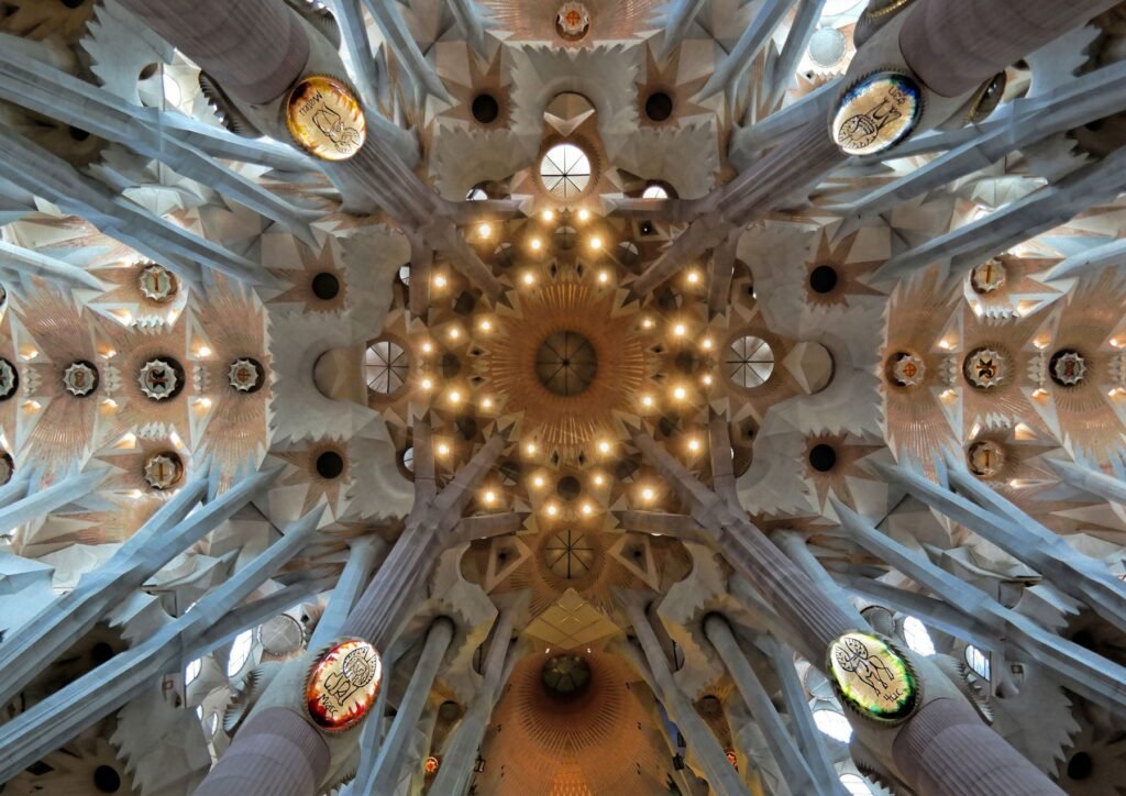 Plafond van de Sagrada Família