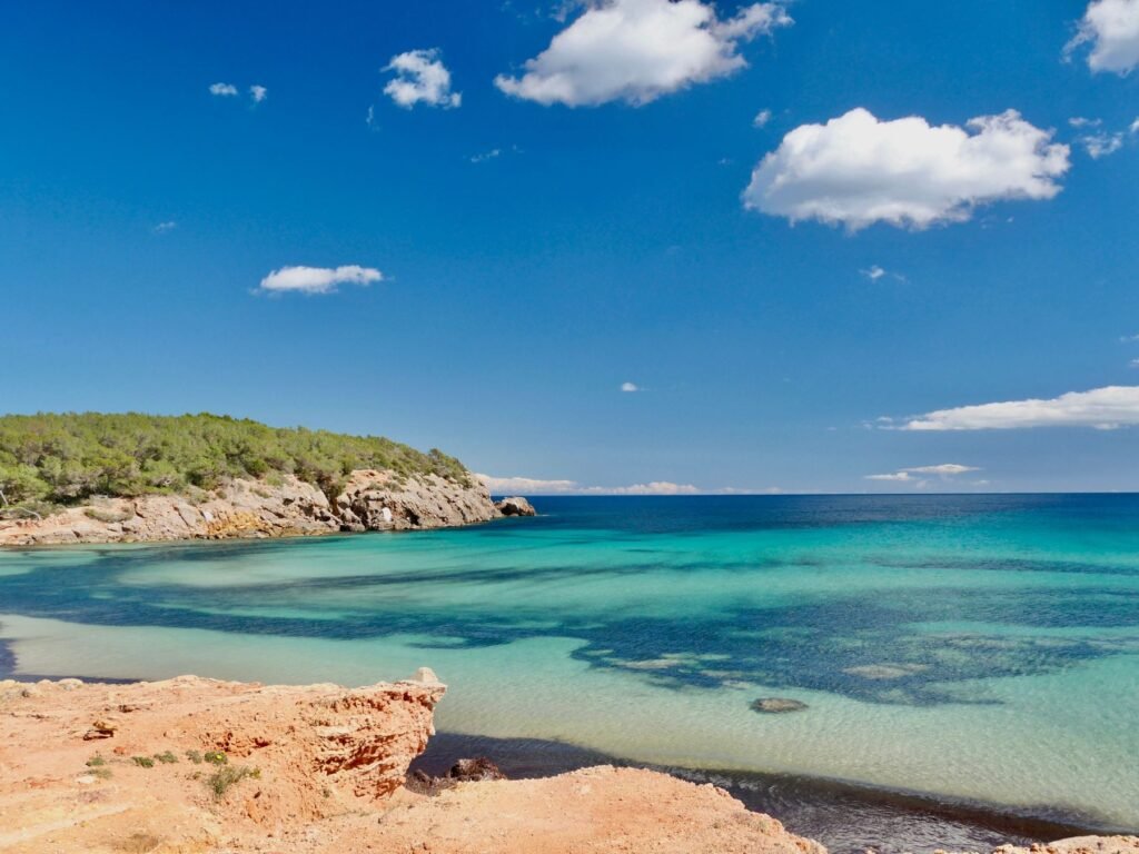 Turquoise baai op Ibiza