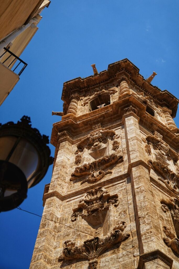 Stenen klokkentoren in Valencia