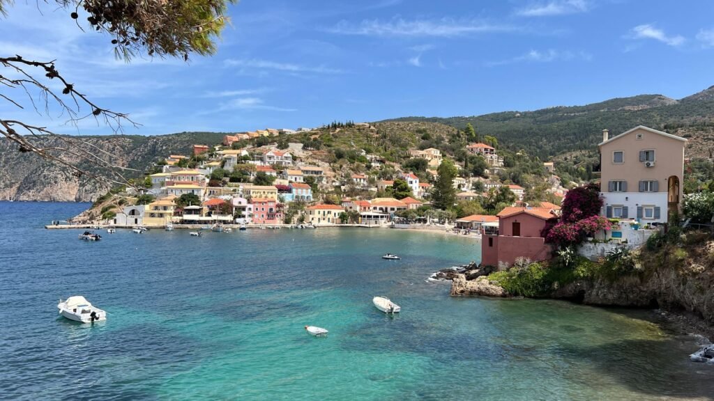 Huizen aan het water in Assos