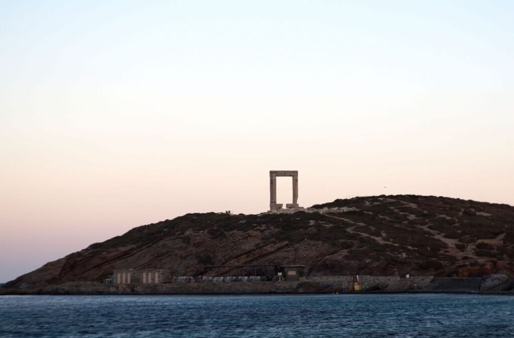 Silhouet van de Portara