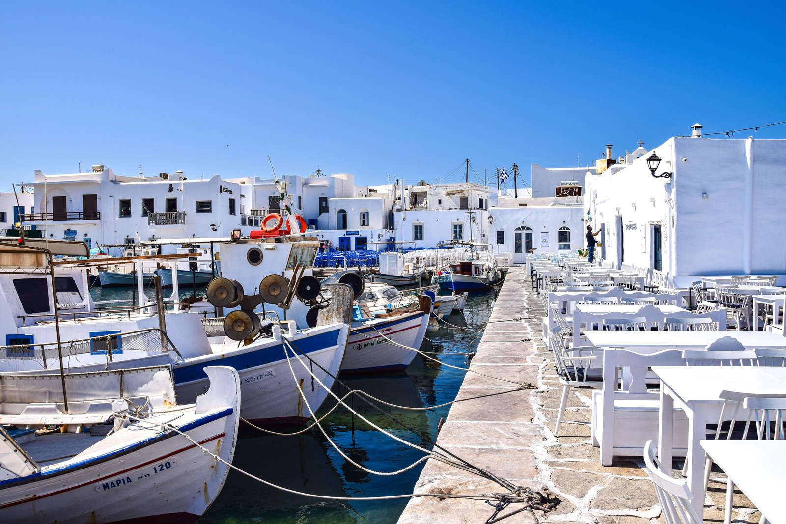 De haven van Naoussa op Paros