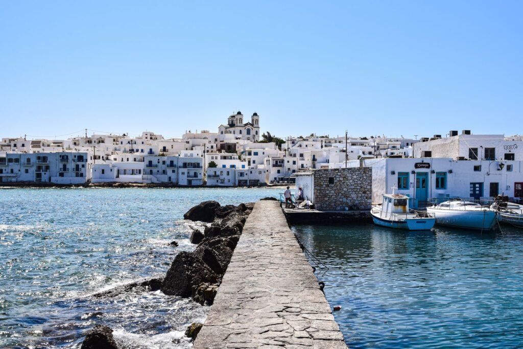 Pier en haven op Paros