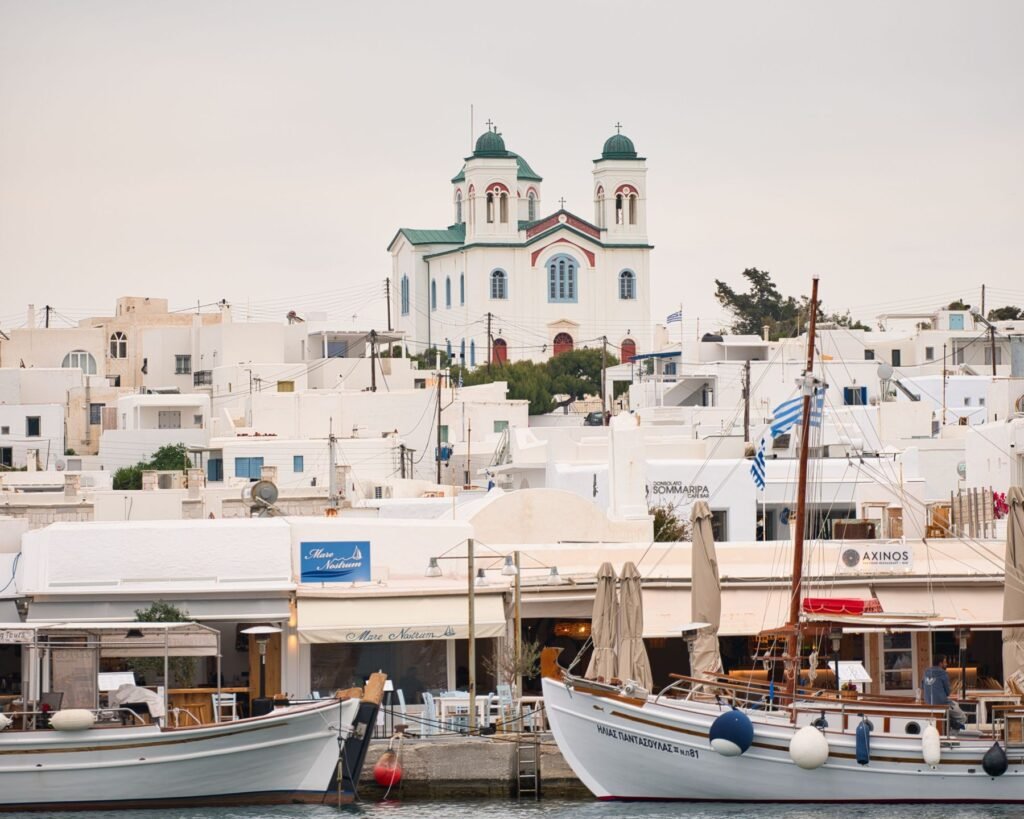 Haven met kerk op Paros