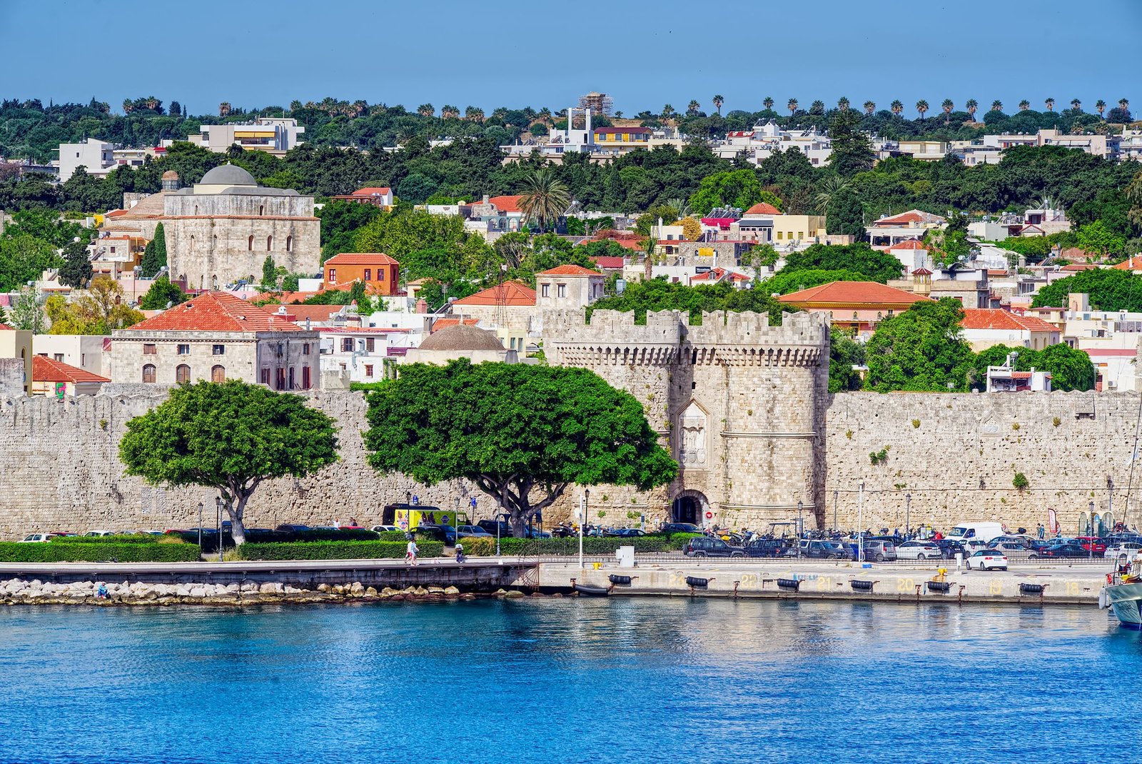 Stadsmuren en haven van Rhodos
