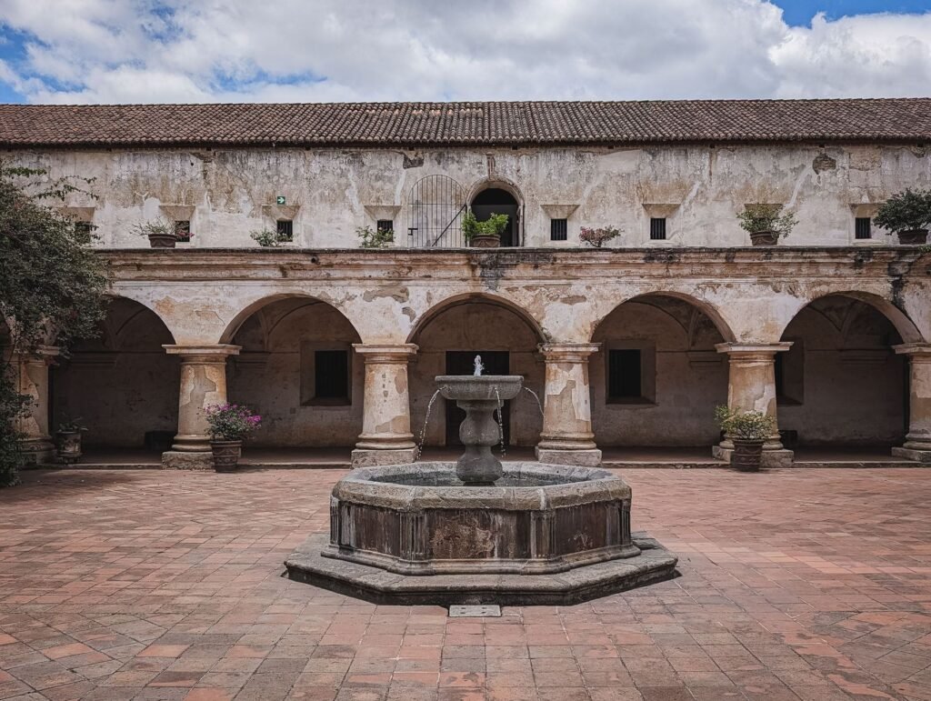 Binnenplaats van een klooster in Antigua