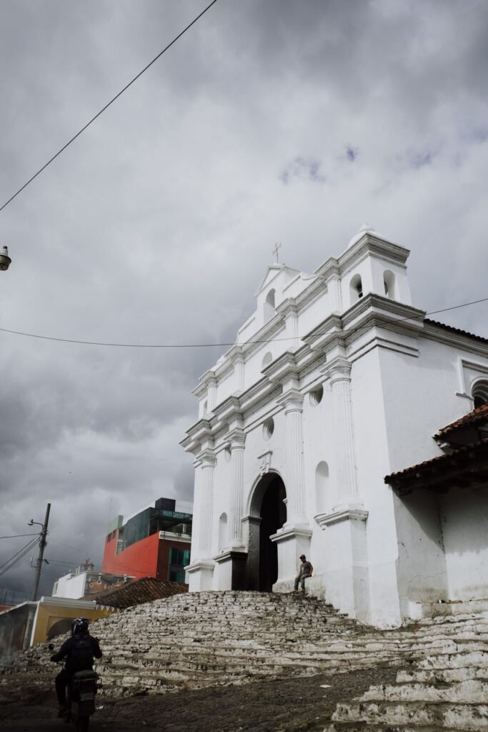 Witte kerk van Chichicastenango