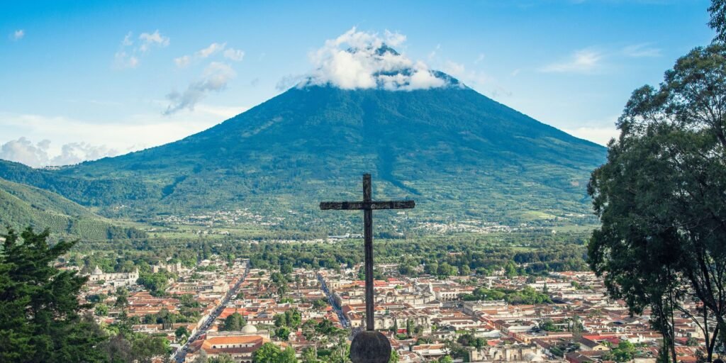 Antigua Guatemala met de Volcán de Agua