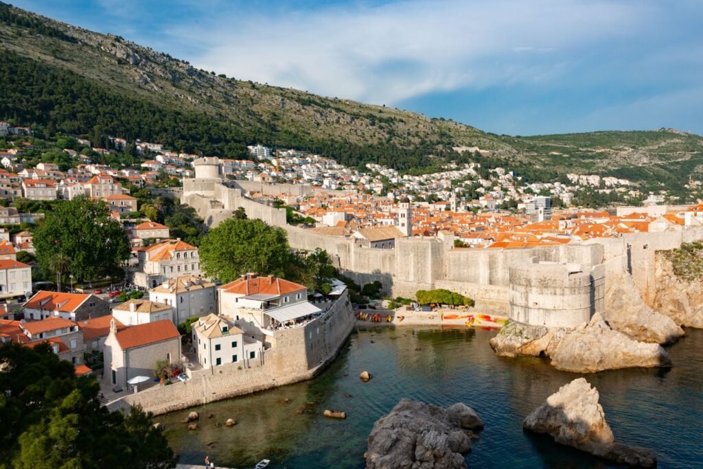 Dubrovnik tussen de heuvels en de zee