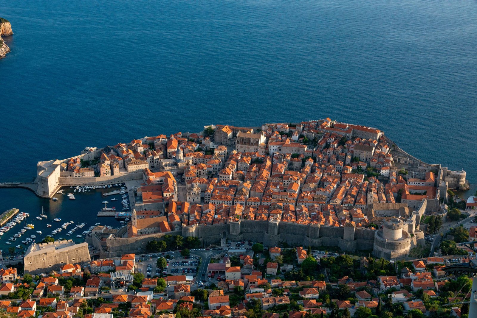 De oude stad van Dubrovnik van bovenaf