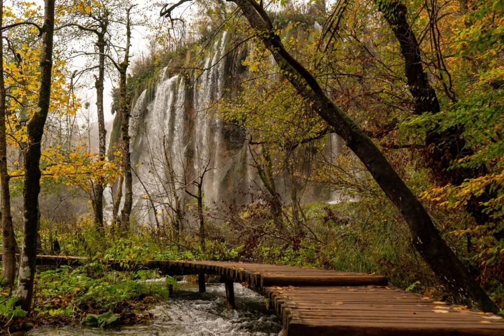 Herfstkleuren en vlonder in Plitvice