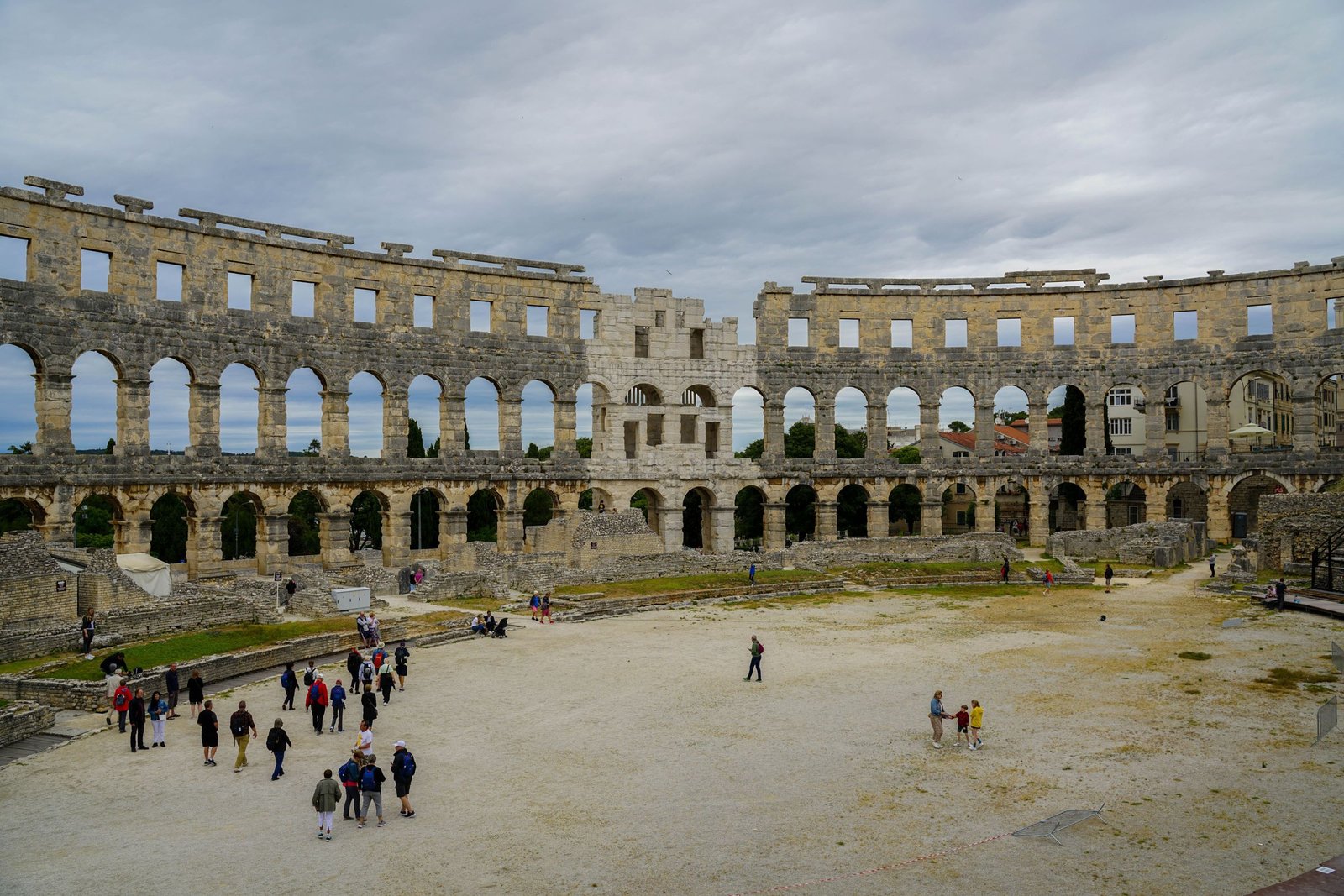 Binnenin de Arena van Pula