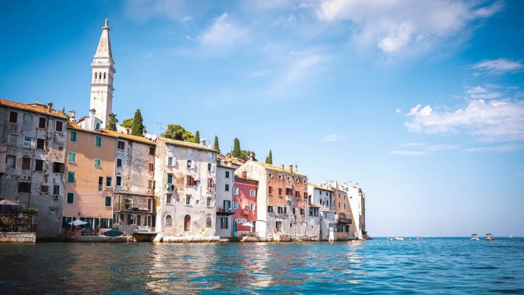 Huizen aan zee in Rovinj