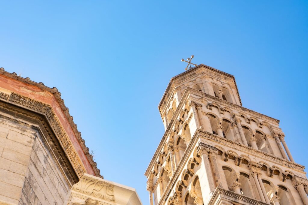 Klokkentoren van de kathedraal in Split