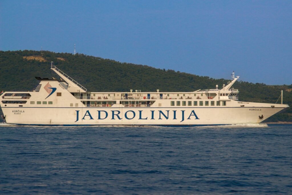 Jadrolinija-veerboot op zee